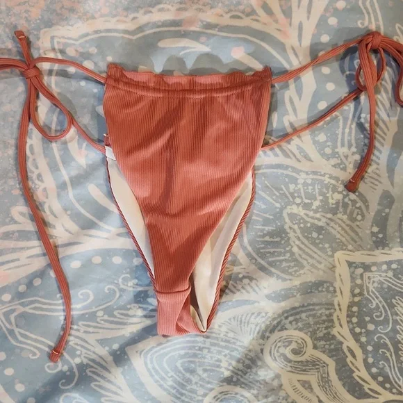 Pink Bikini - Picture 4 of 7